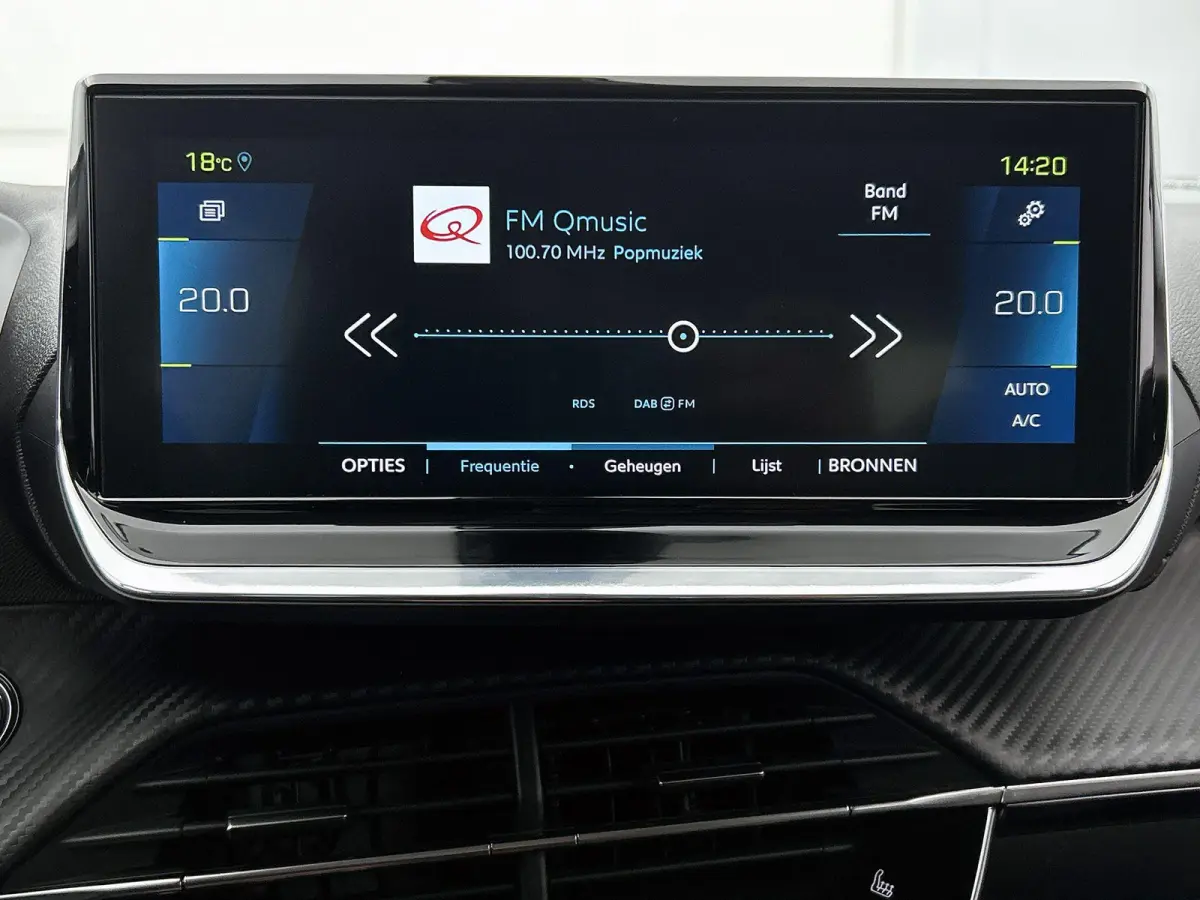 SUV EV Allure Pack 50 kWh 136pk | Accu 91% | Navigatie | Achteruitrijcamera | 3D Cockpit | Climate Control | Cruise Control | Parkeersensoren | Stoelverwarming | Keyless start | Bluetooth | 