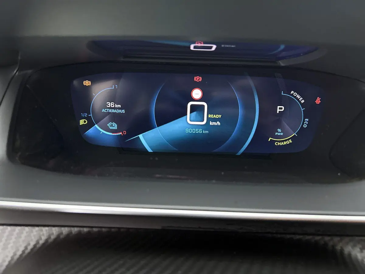 SUV EV Allure Pack 50 kWh 136pk | Accu 91% | Navigatie | Achteruitrijcamera | 3D Cockpit | Climate Control | Cruise Control | Parkeersensoren | Stoelverwarming | Keyless start | Bluetooth | 