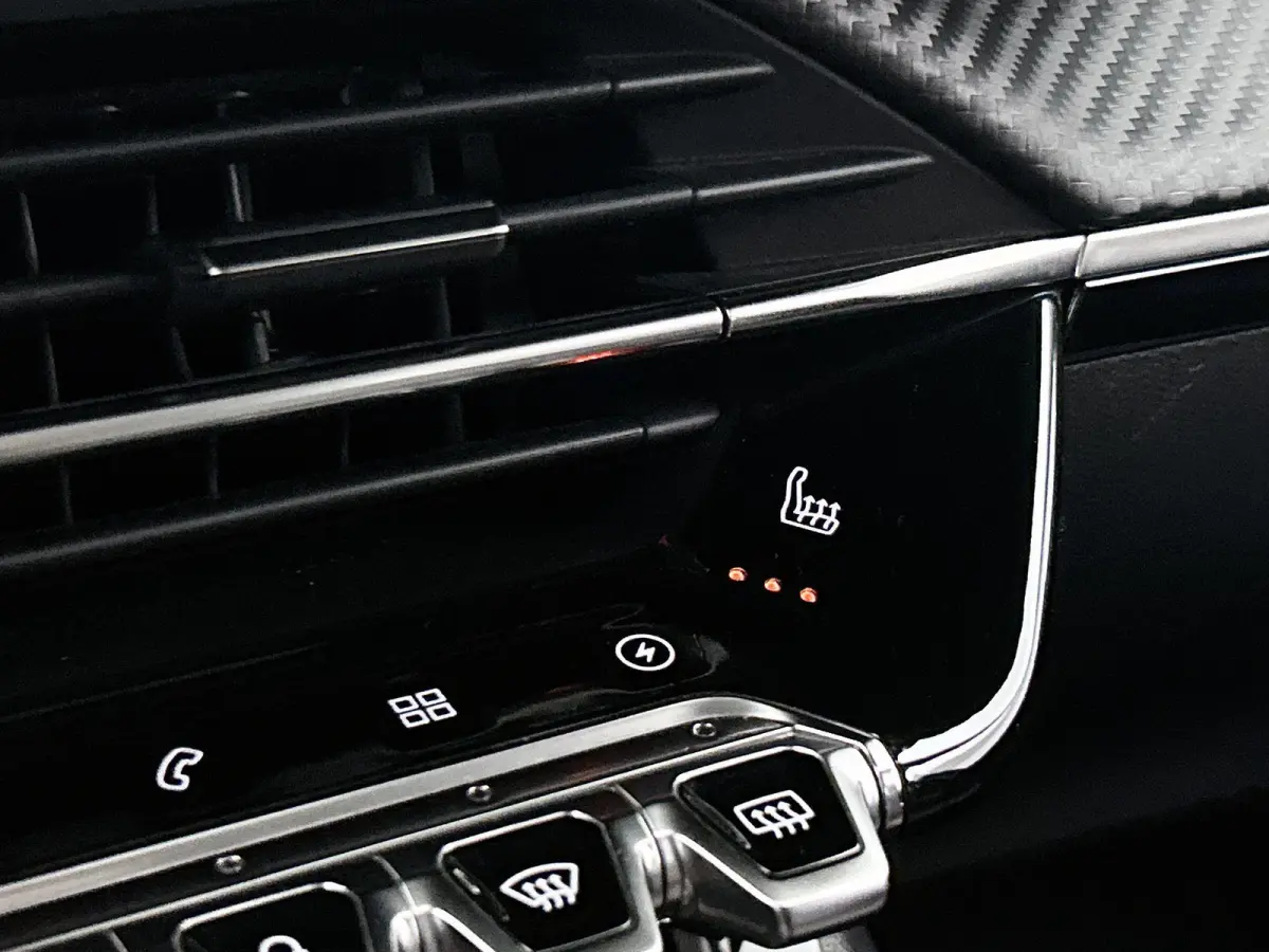 SUV EV Allure Pack 50 kWh 136pk | Accu 91% | Navigatie | Achteruitrijcamera | 3D Cockpit | Climate Control | Cruise Control | Parkeersensoren | Stoelverwarming | Keyless start | Bluetooth | 