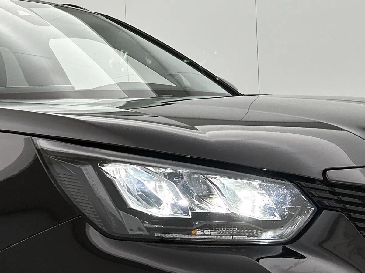 SUV EV Allure Pack 50 kWh 136pk | Accu 91% | Navigatie | Achteruitrijcamera | 3D Cockpit | Climate Control | Cruise Control | Parkeersensoren | Stoelverwarming | Keyless start | Bluetooth | 