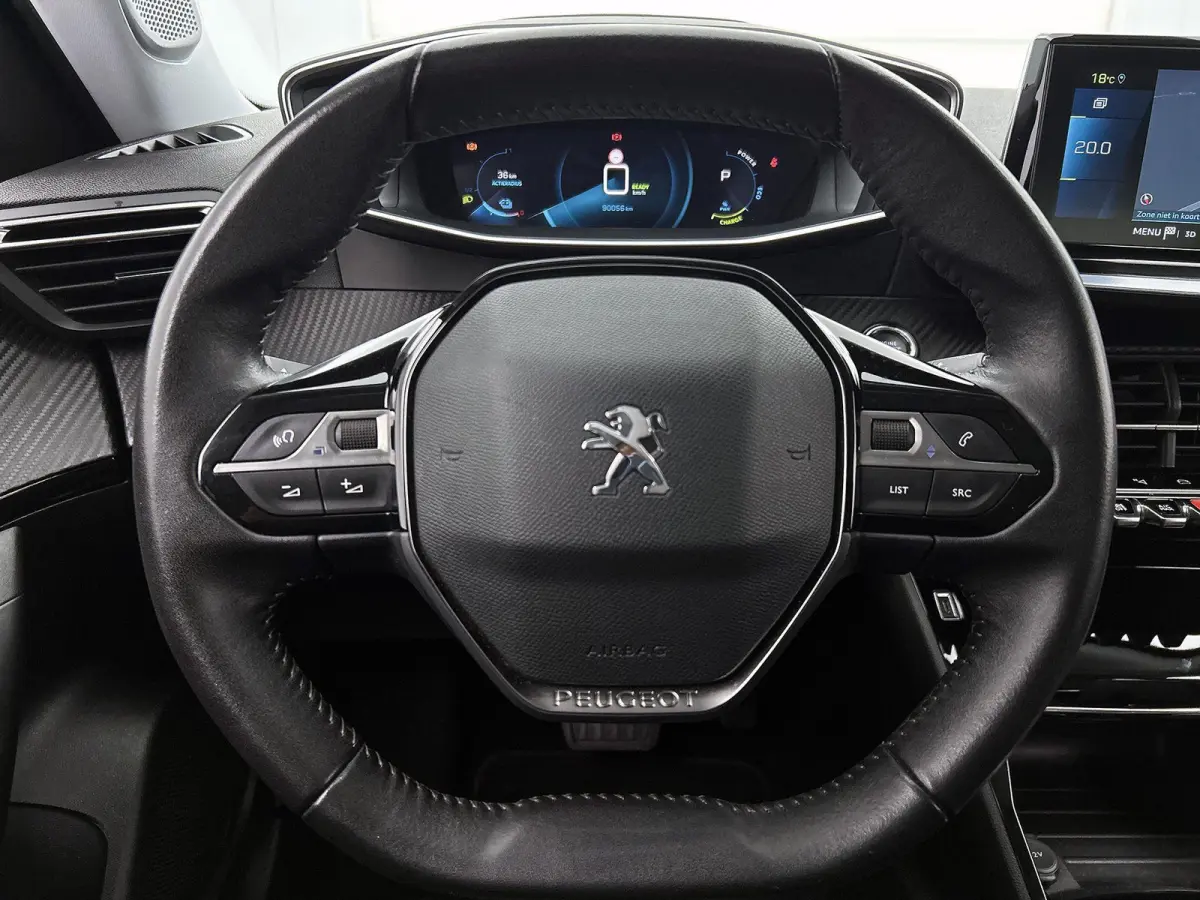 SUV EV Allure Pack 50 kWh 136pk | Accu 91% | Navigatie | Achteruitrijcamera | 3D Cockpit | Climate Control | Cruise Control | Parkeersensoren | Stoelverwarming | Keyless start | Bluetooth | 