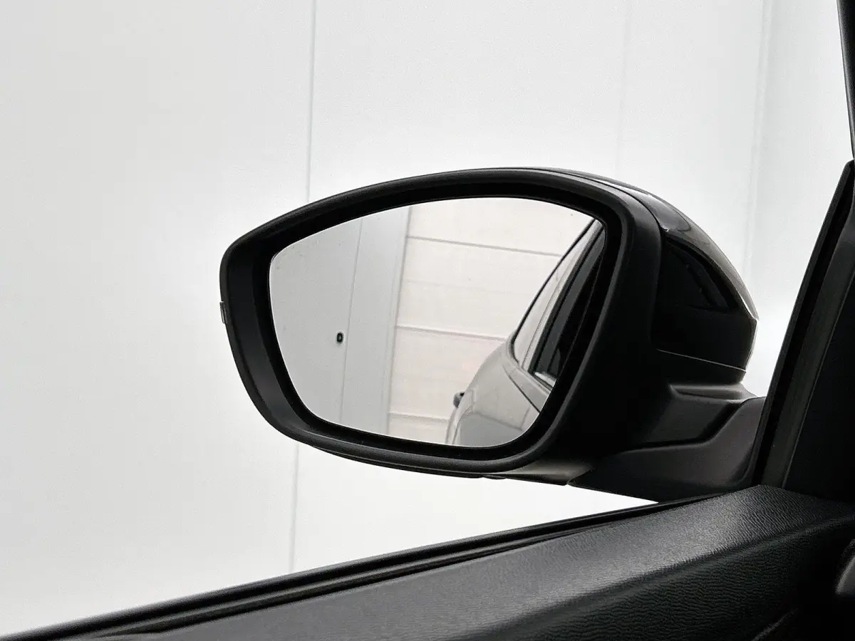 SUV EV Allure Pack 50 kWh 136pk | Accu 91% | Navigatie | Achteruitrijcamera | 3D Cockpit | Climate Control | Cruise Control | Parkeersensoren | Stoelverwarming | Keyless start | Bluetooth | 