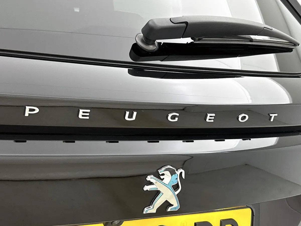 SUV EV Allure Pack 50 kWh 136pk | Accu 91% | Navigatie | Achteruitrijcamera | 3D Cockpit | Climate Control | Cruise Control | Parkeersensoren | Stoelverwarming | Keyless start | Bluetooth | 