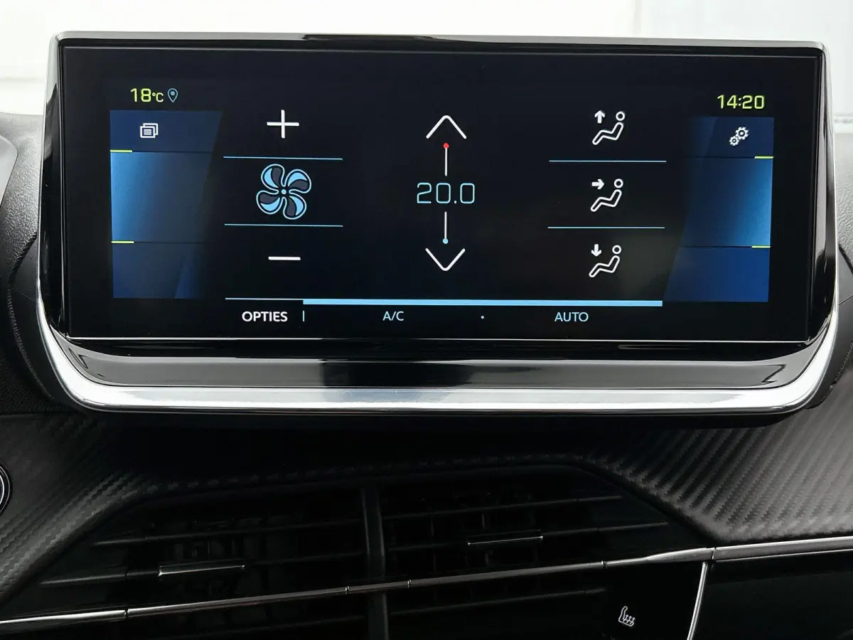 SUV EV Allure Pack 50 kWh 136pk | Accu 91% | Navigatie | Achteruitrijcamera | 3D Cockpit | Climate Control | Cruise Control | Parkeersensoren | Stoelverwarming | Keyless start | Bluetooth | 