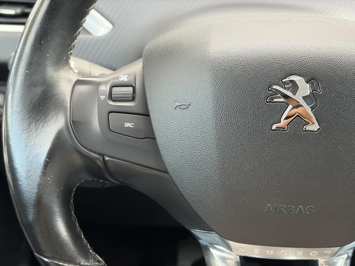 1.2 PureTech Allure ✓2e Eigenaar✓110pk✓D-riem vv in 03-2024✓Carplay✓Halfleder✓Navi✓Clima✓Cruise✓Lm velgen✓Pdc✓N.A.P✓Apk tot 04-2027