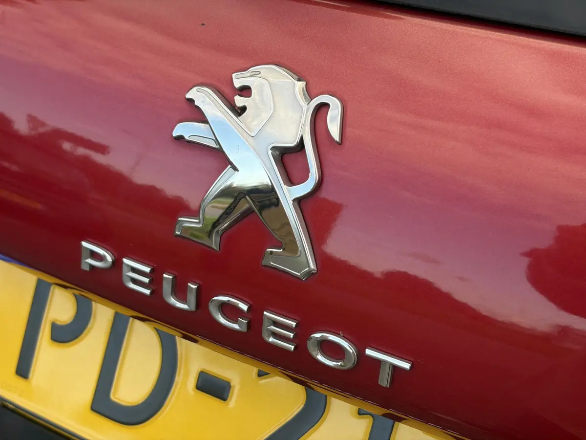 1.2 PureTech Allure ✓2e Eigenaar✓110pk✓D-riem vv in 03-2024✓Carplay✓Halfleder✓Navi✓Clima✓Cruise✓Lm velgen✓Pdc✓N.A.P✓Apk tot 04-2027