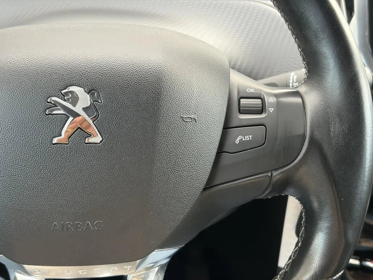 1.2 PureTech Allure ✓2e Eigenaar✓110pk✓D-riem vv in 03-2024✓Carplay✓Halfleder✓Navi✓Clima✓Cruise✓Lm velgen✓Pdc✓N.A.P✓Apk tot 04-2027