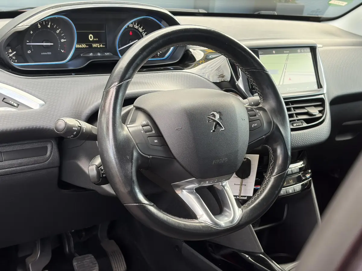 1.2 PureTech Allure ✓2e Eigenaar✓110pk✓D-riem vv in 03-2024✓Carplay✓Halfleder✓Navi✓Clima✓Cruise✓Lm velgen✓Pdc✓N.A.P✓Apk tot 04-2027