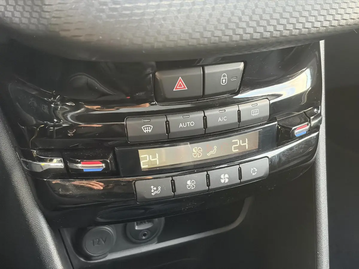 1.2 PureTech Allure ✓2e Eigenaar✓110pk✓D-riem vv in 03-2024✓Carplay✓Halfleder✓Navi✓Clima✓Cruise✓Lm velgen✓Pdc✓N.A.P✓Apk tot 04-2027