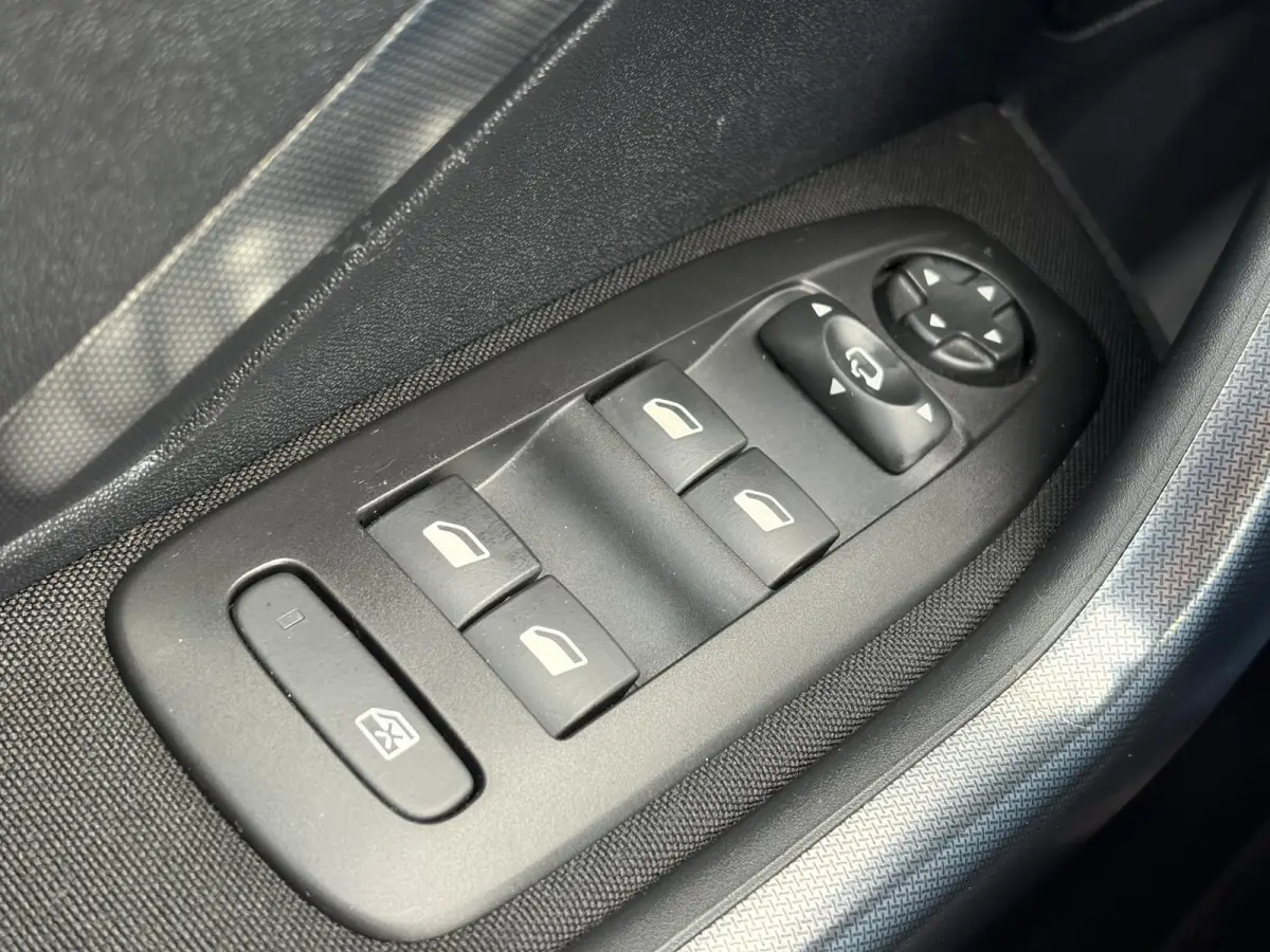 1.2 PureTech Allure ✓2e Eigenaar✓110pk✓D-riem vv in 03-2024✓Carplay✓Halfleder✓Navi✓Clima✓Cruise✓Lm velgen✓Pdc✓N.A.P✓Apk tot 04-2027