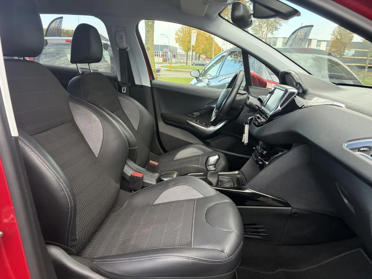 1.2 PureTech Allure ✓2e Eigenaar✓110pk✓D-riem vv in 03-2024✓Carplay✓Halfleder✓Navi✓Clima✓Cruise✓Lm velgen✓Pdc✓N.A.P✓Apk tot 04-2027