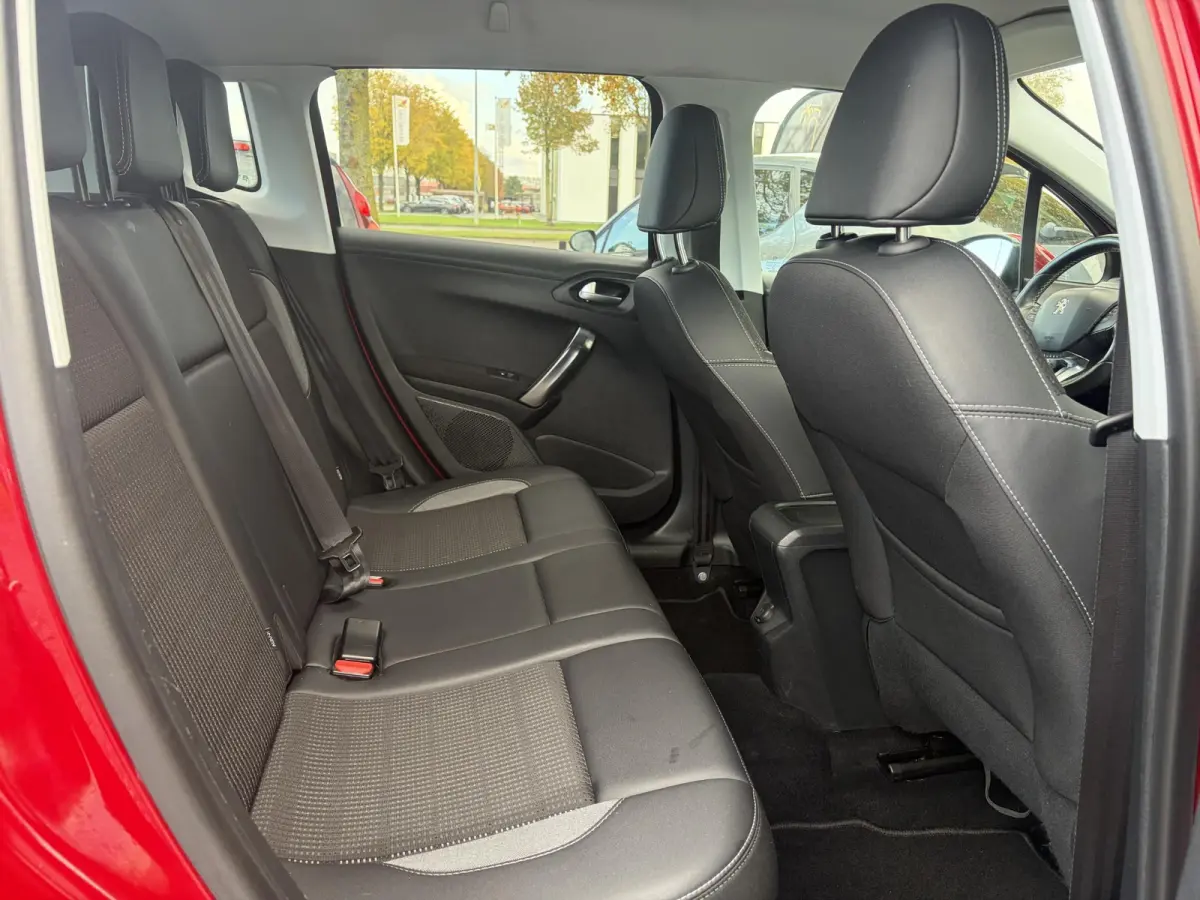 1.2 PureTech Allure ✓2e Eigenaar✓110pk✓D-riem vv in 03-2024✓Carplay✓Halfleder✓Navi✓Clima✓Cruise✓Lm velgen✓Pdc✓N.A.P✓Apk tot 04-2027