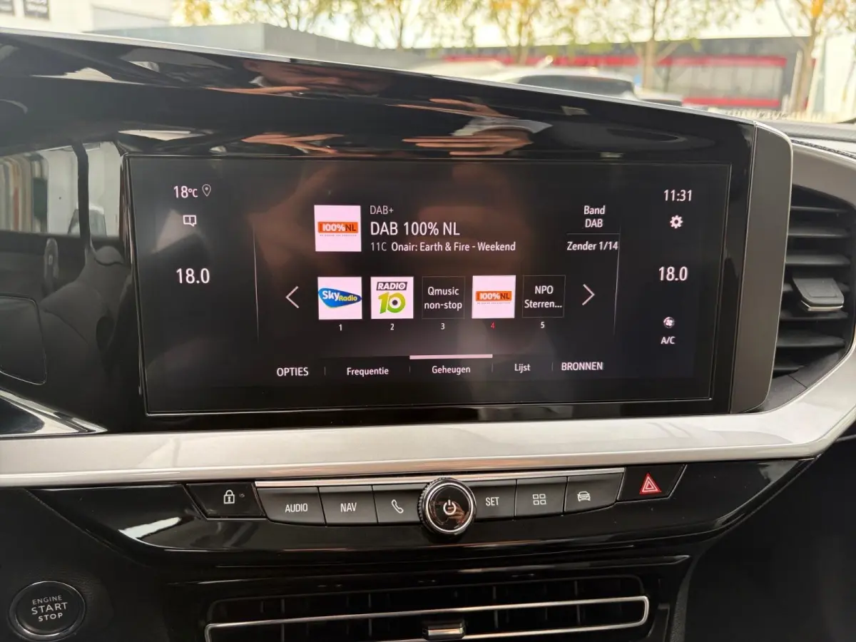 1.2 Business Elegance | *1E EIGENAAR | FABRIEKSGARANTIE | APPLE CARPLAY/ ANDROID AUTO | NAVI | CAMERA | BI- COLOR DAK | LMV | DAB+ | ETC…