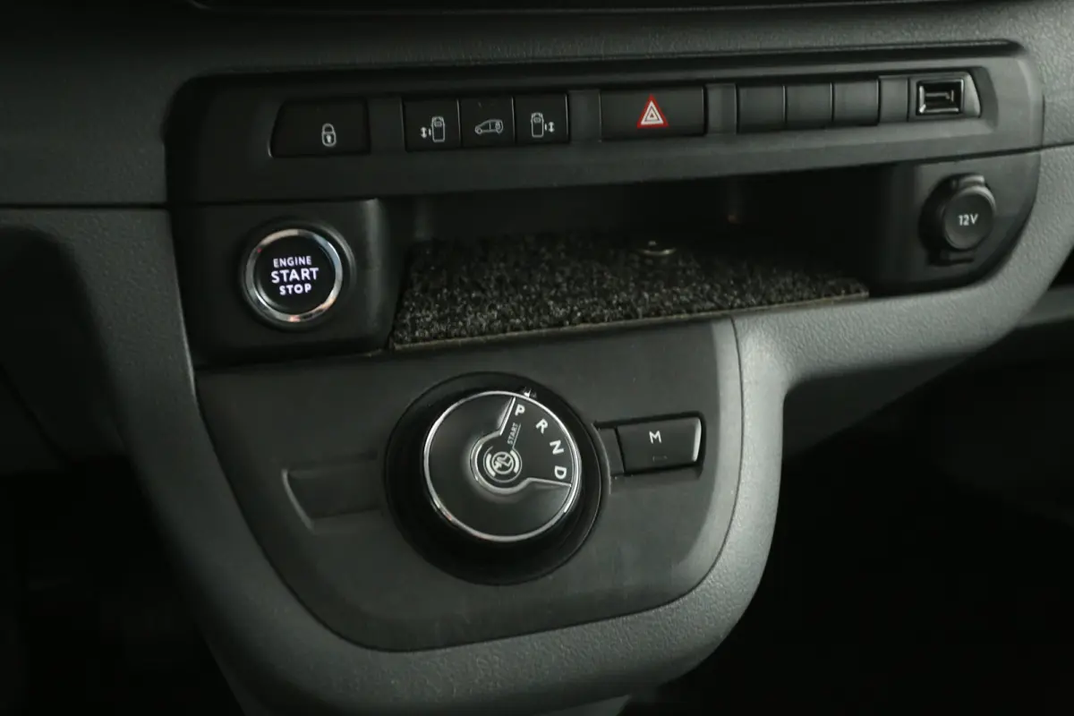 2.0D L2H1 177PK | Marge | Automaat | Clima | Camera | Carplay | Cruise | HUD | Trekhaak | 2xSchuifdeur
