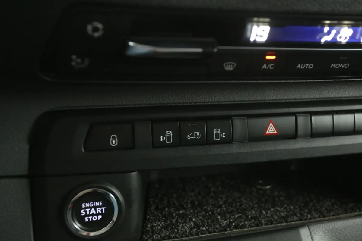 2.0D L2H1 177PK | Marge | Automaat | Clima | Camera | Carplay | Cruise | HUD | Trekhaak | 2xSchuifdeur