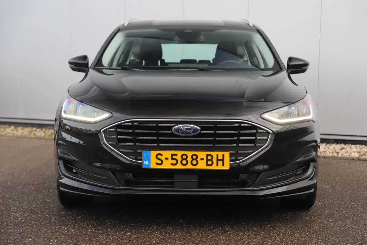 1.0 EcoBoost Hybrid Titanium 125PK Trekhaak Navigatie Carplay Climate Cruise Control LED Parkeersensor LMV