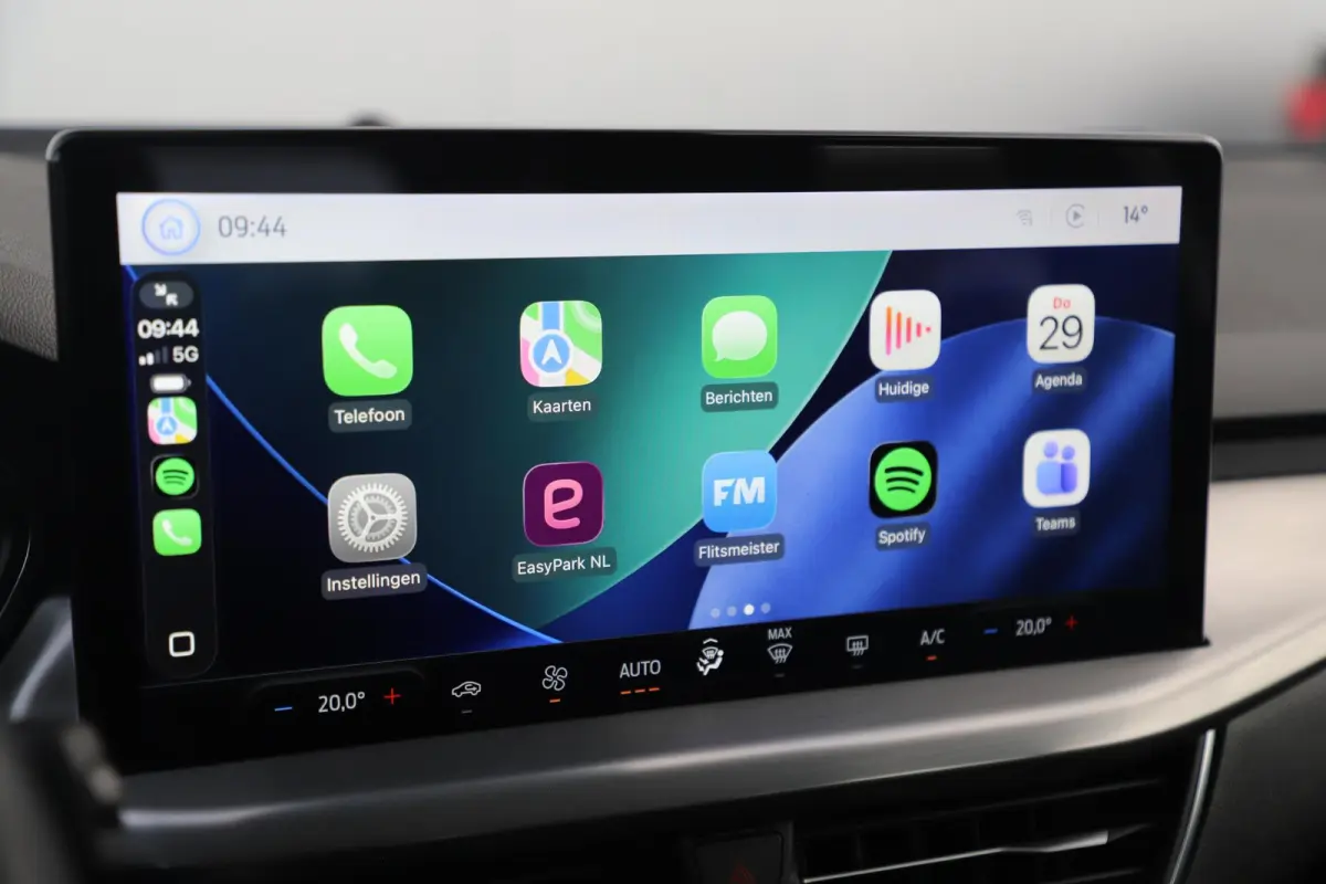 1.0 EcoBoost Hybrid Titanium 125PK Trekhaak Navigatie Carplay Climate Cruise Control LED Parkeersensor LMV