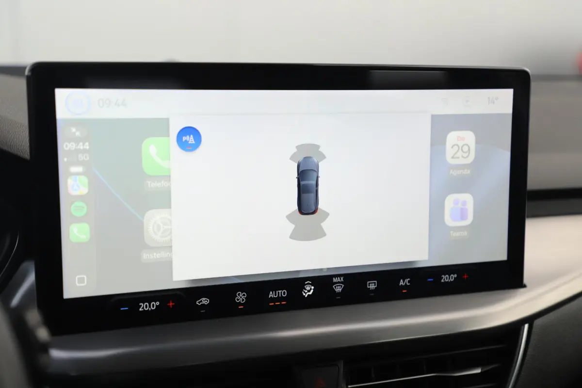 1.0 EcoBoost Hybrid Titanium 125PK Trekhaak Navigatie Carplay Climate Cruise Control LED Parkeersensor LMV