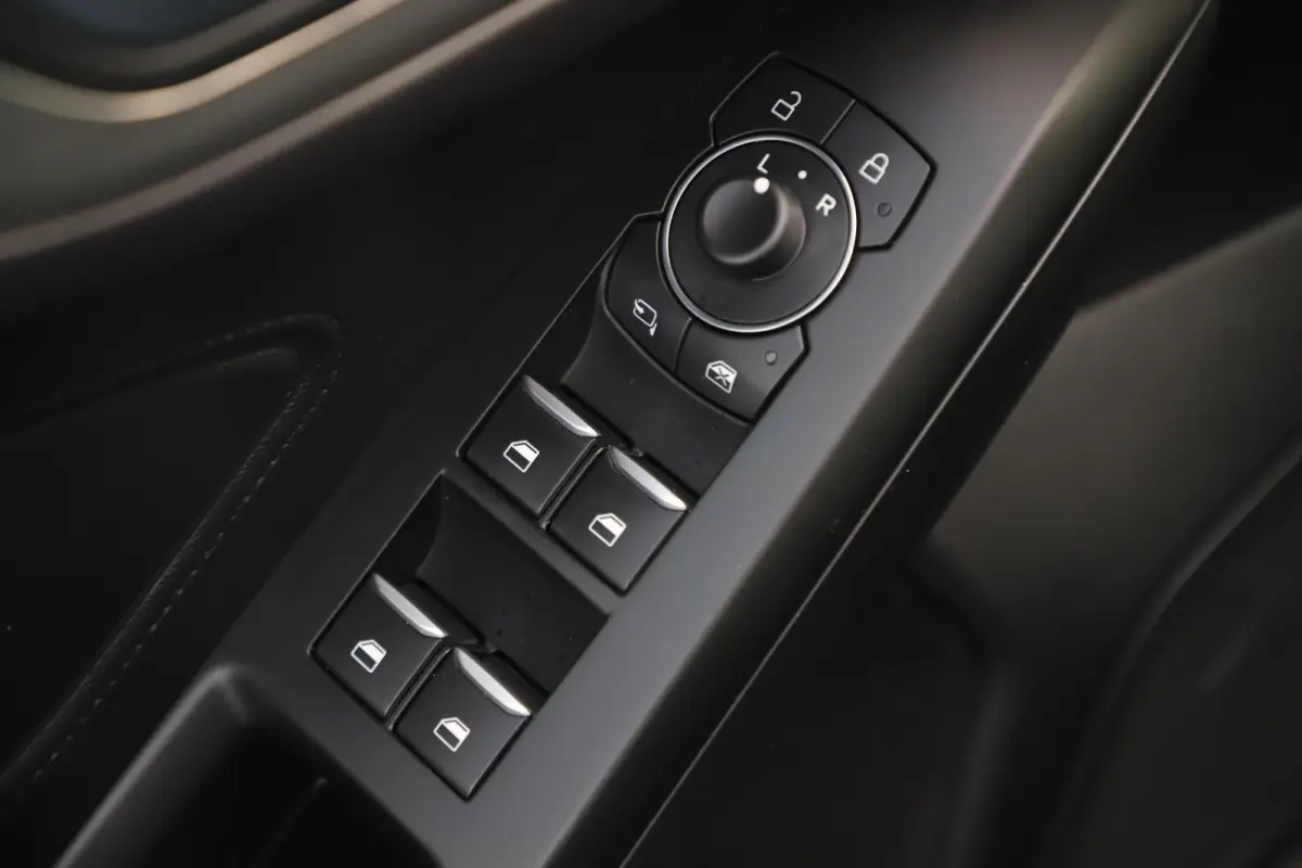 1.0 EcoBoost Hybrid Titanium 125PK Trekhaak Navigatie Carplay Climate Cruise Control LED Parkeersensor LMV