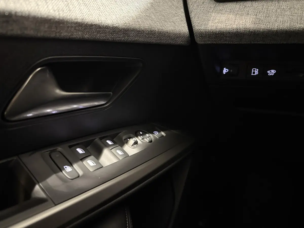 1.6 Plug-in Hybrid 195 Allure 7p | 360-Camera | Stoel- en Stuurverwarming | Dodehoekdetectie | Navigatie |