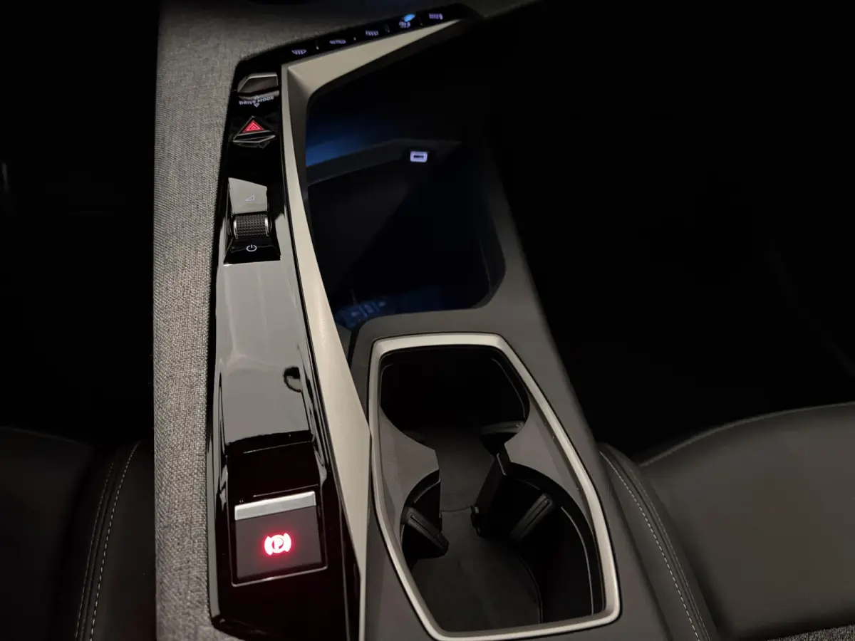 1.6 Plug-in Hybrid 195 Allure 7p | 360-Camera | Stoel- en Stuurverwarming | Dodehoekdetectie | Navigatie |