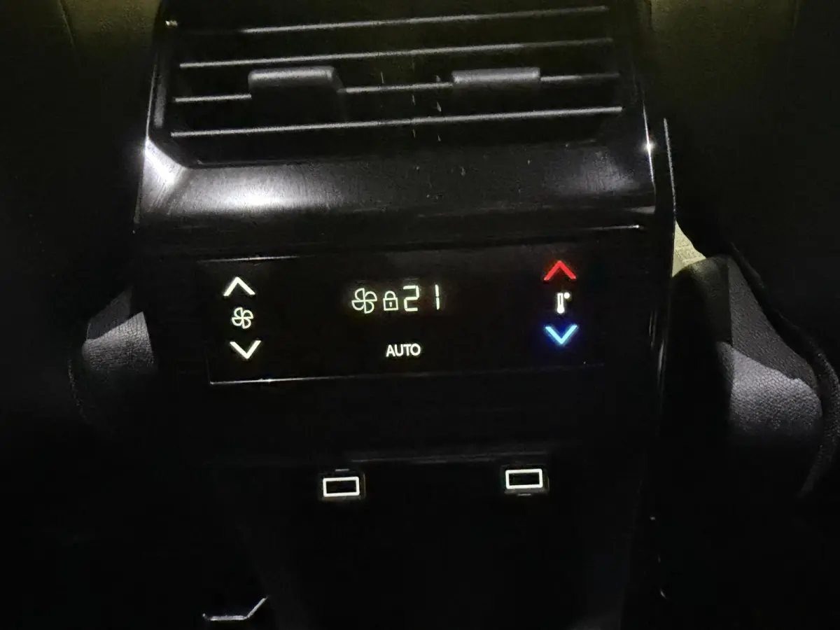 1.6 Plug-in Hybrid 195 Allure 7p | 360-Camera | Stoel- en Stuurverwarming | Dodehoekdetectie | Navigatie |