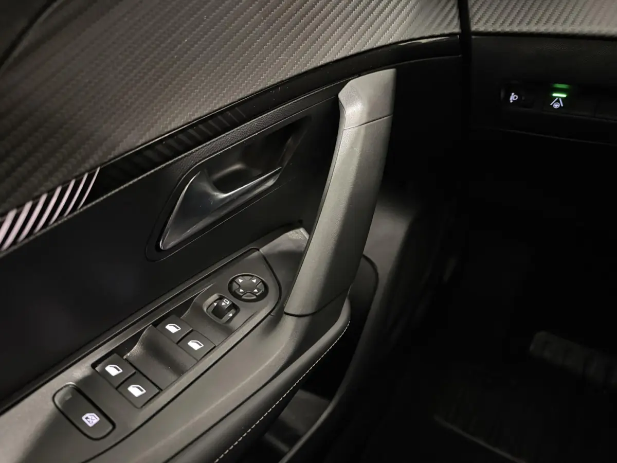 1.2 Hybrid 145 Allure | 360-Camera | Dodehoekdetectie | Navigatie | Digitale Cockpit |