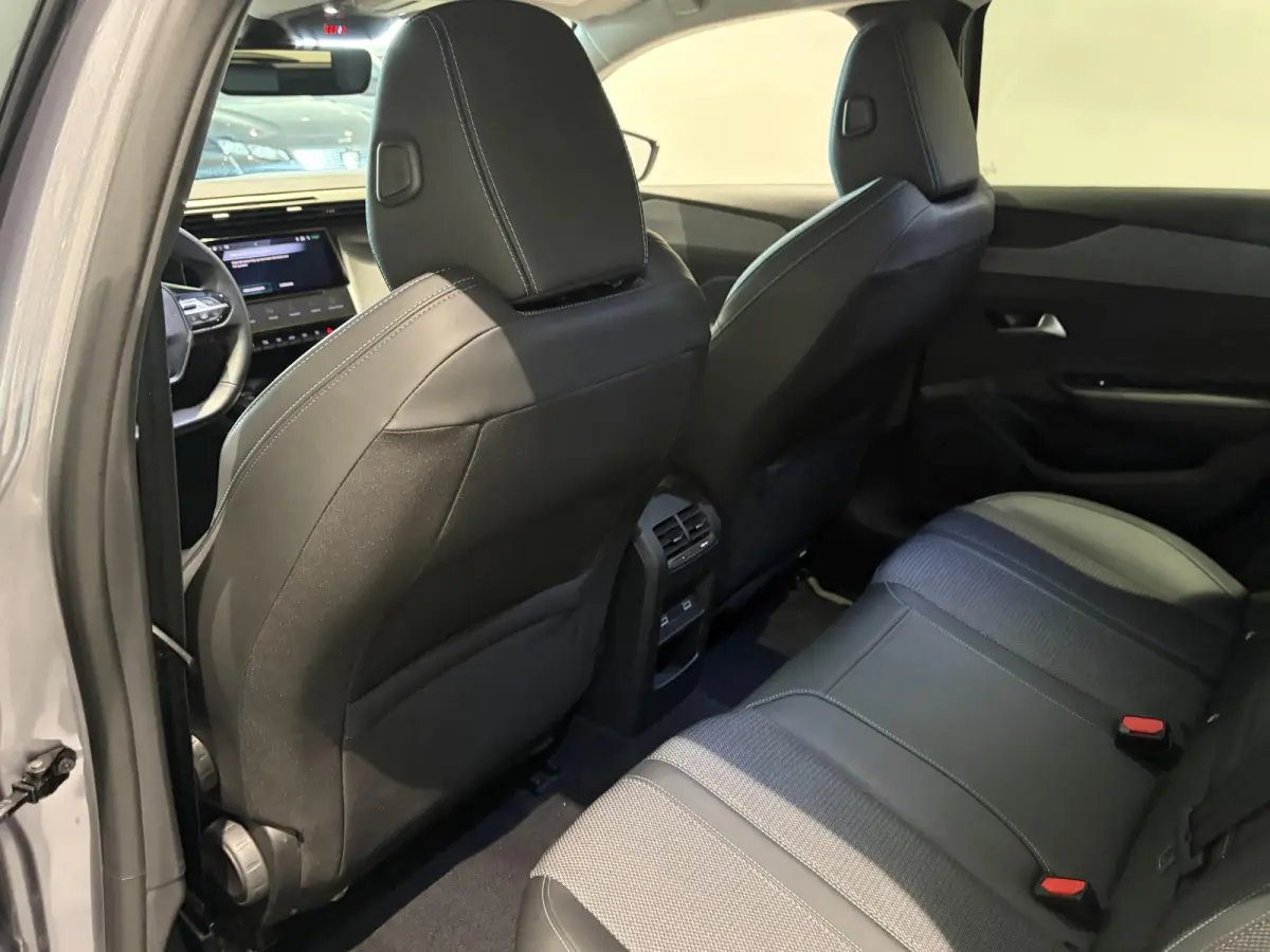 1.2 PureTech Allure Pack Business | Camera | Navigatie | Climate control