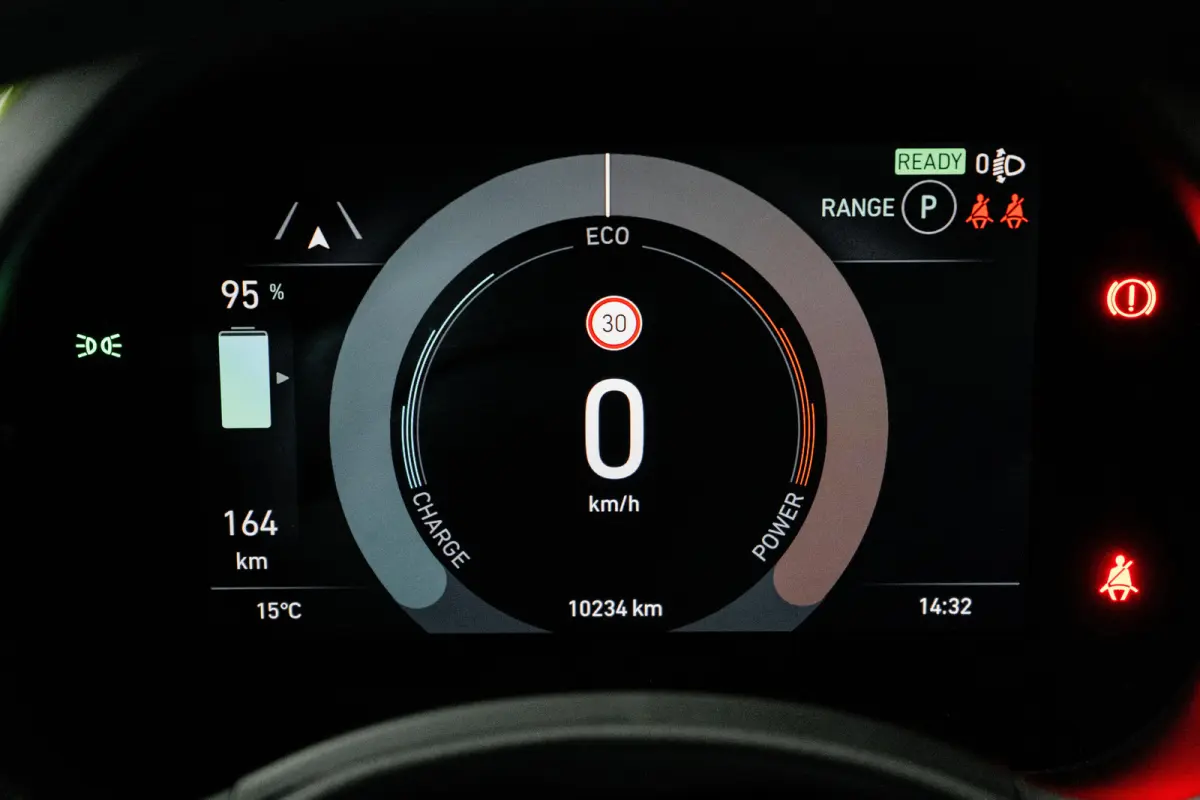 24 kWh Carplay | Climate Control | Cruise Control | Keyless Start | Digitaal Dashboard | Airco (automatisch) | Apple Carplay/Android Auto|telefoonintegratie premium | Cruise control