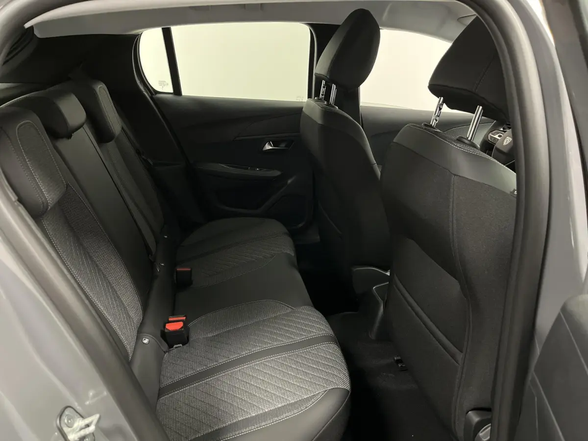 1.2 PureTech 75 Active | Nav | Apple Carplay/Android Auto | Parkeersensoren achter |