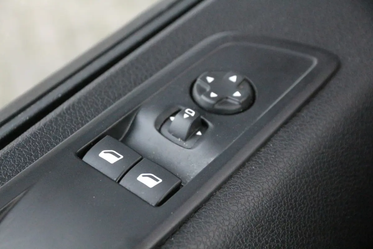 2.0 BlueHDI 180 | Aut. | L3 | Keyless | Standkachel | Navi | Clima..