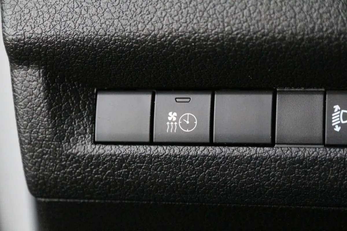2.0 BlueHDI 180 | Aut. | L3 | Keyless | Standkachel | Navi | Clima..