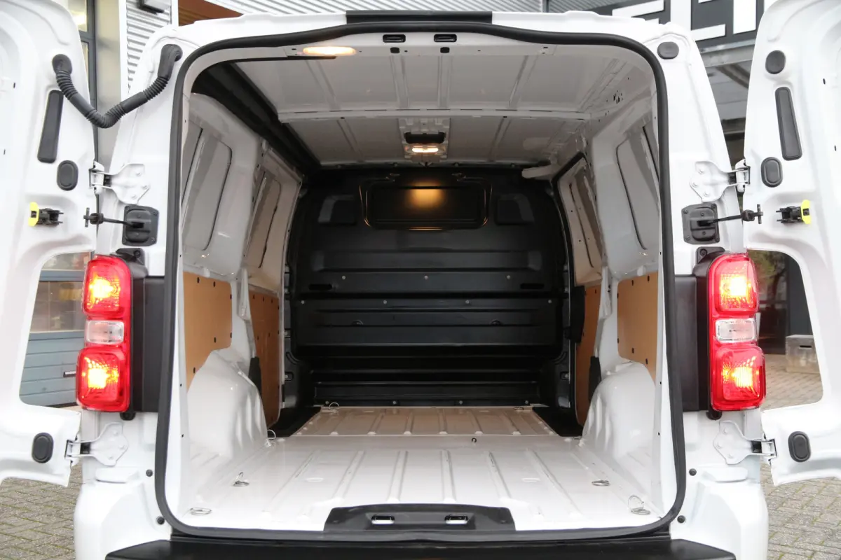 2.0 BlueHDI 180 | Aut. | L3 | Keyless | Standkachel | Navi | Clima..