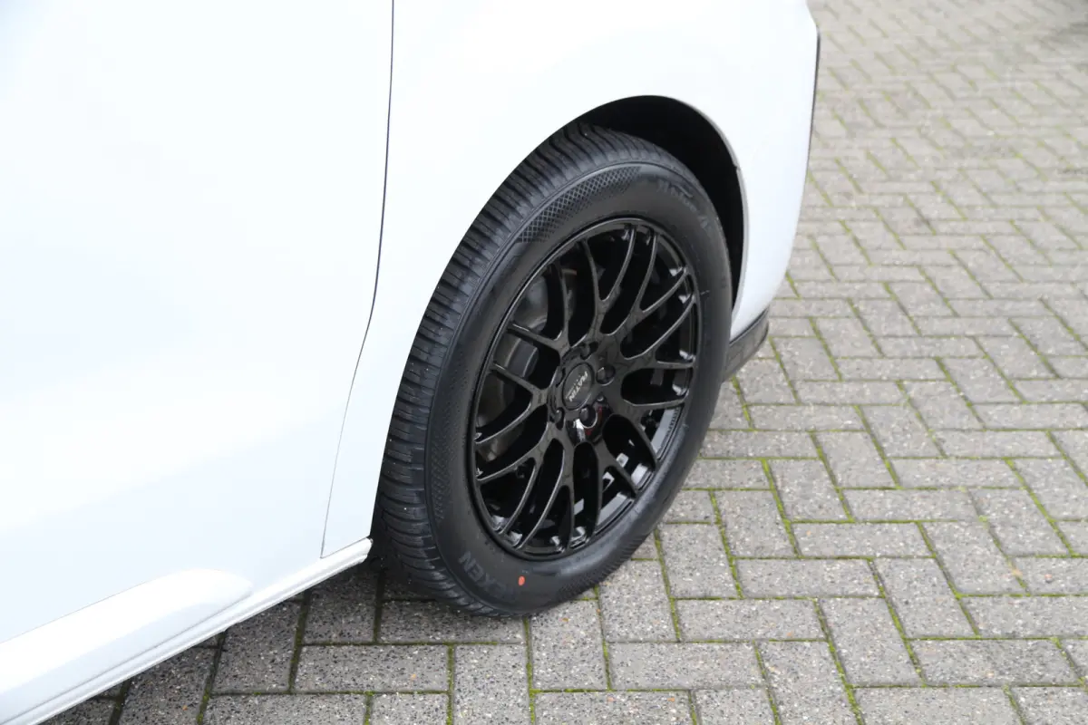 2.0 BlueHDI 180 | Aut. | L3 | Keyless | Standkachel | Navi | Clima..