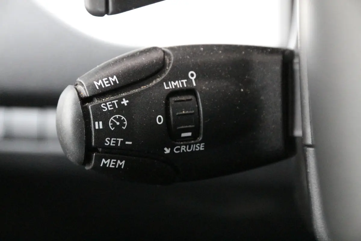 2.0 BlueHDI 180 | Aut. | L3 | Keyless | Standkachel | Navi | Clima..