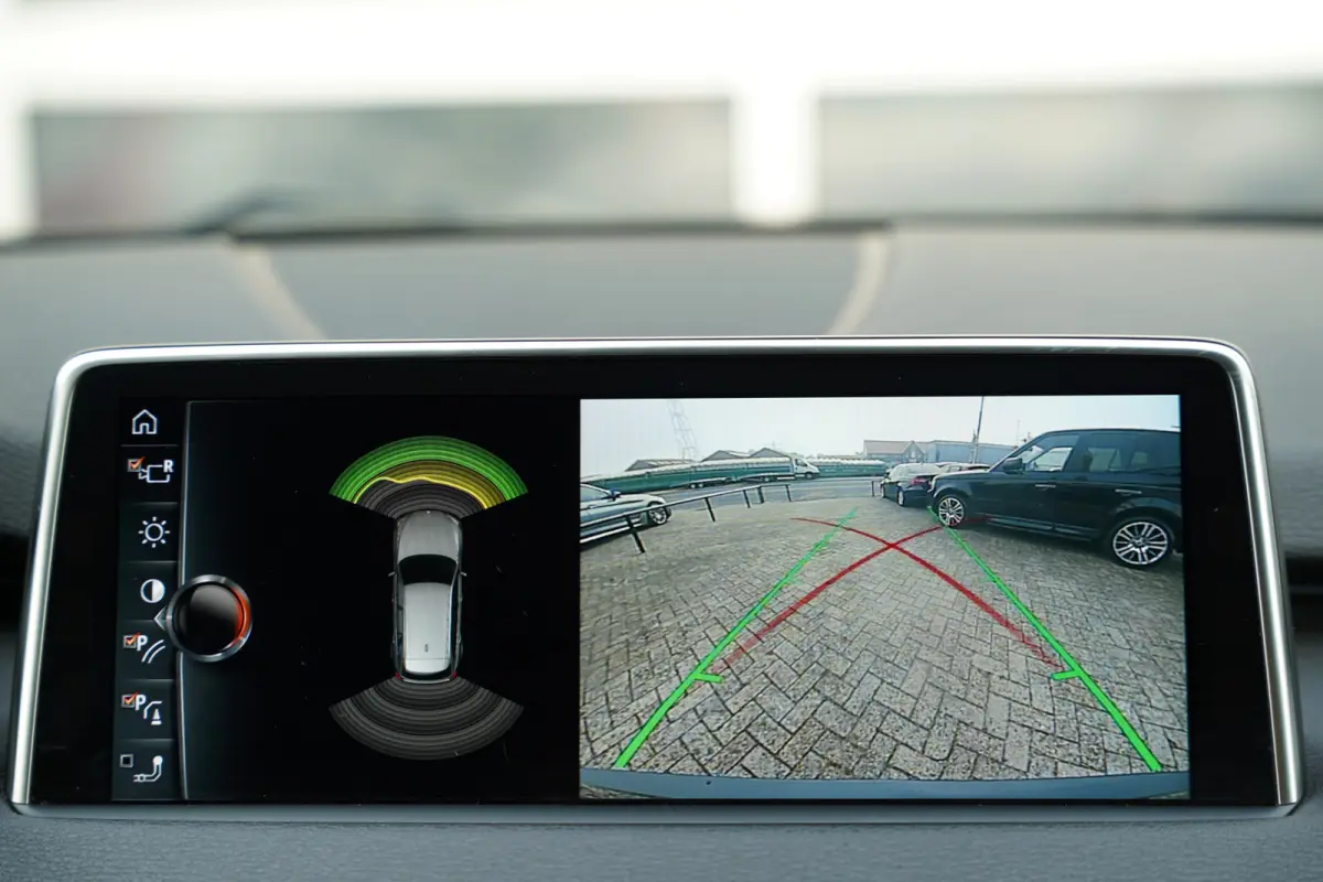xDrive40e iPerformance High Executive 358pk | M Sportpakket | Achteruitrijcamera | Elektrisch bedienbare achterklep | LED koplampen | Navigatiesysteem full map | Trekhaak elektrisch bedienba