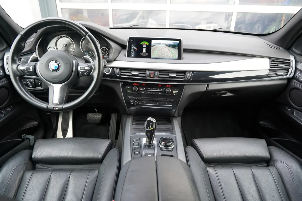 xDrive40e iPerformance High Executive 358pk | M Sportpakket | Achteruitrijcamera | Elektrisch bedienbare achterklep | LED koplampen | Navigatiesysteem full map | Trekhaak elektrisch bedienba