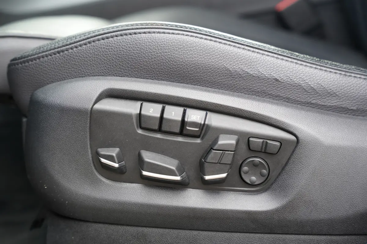 xDrive40e iPerformance High Executive 358pk | M Sportpakket | Achteruitrijcamera | Elektrisch bedienbare achterklep | LED koplampen | Navigatiesysteem full map | Trekhaak elektrisch bedienba