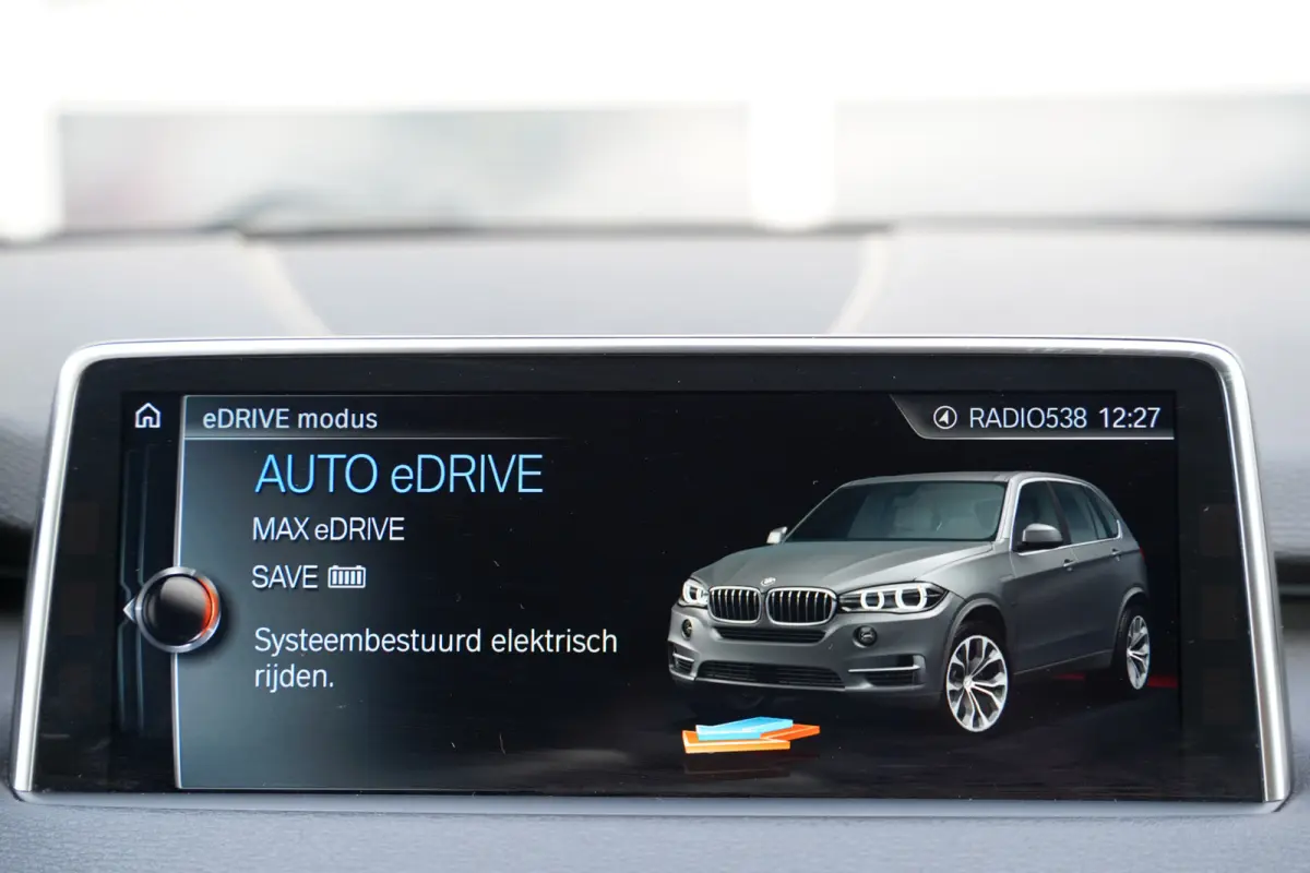 xDrive40e iPerformance High Executive 358pk | M Sportpakket | Achteruitrijcamera | Elektrisch bedienbare achterklep | LED koplampen | Navigatiesysteem full map | Trekhaak elektrisch bedienba