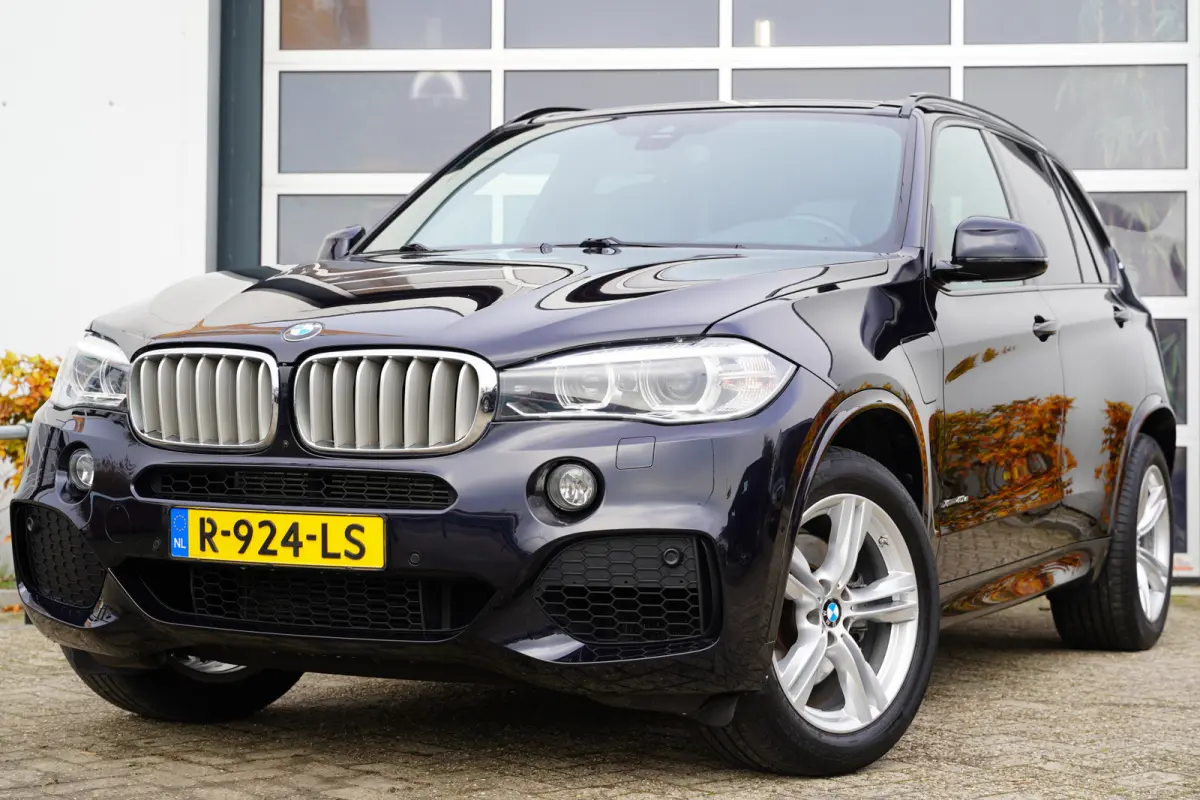 xDrive40e iPerformance High Executive 358pk | M Sportpakket | Achteruitrijcamera | Elektrisch bedienbare achterklep | LED koplampen | Navigatiesysteem full map | Trekhaak elektrisch bedienba