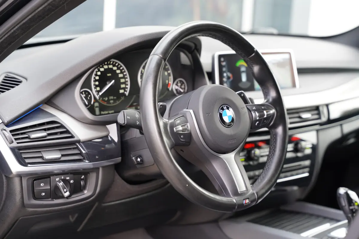 xDrive40e iPerformance High Executive 358pk | M Sportpakket | Achteruitrijcamera | Elektrisch bedienbare achterklep | LED koplampen | Navigatiesysteem full map | Trekhaak elektrisch bedienba