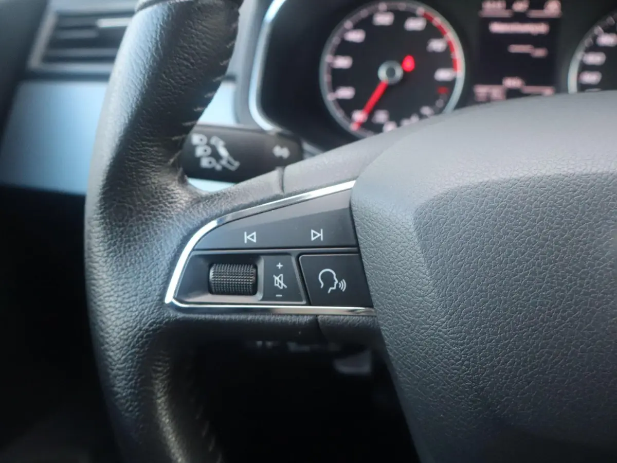 1.0 TSI 95pk Style Business Intense | Trekhaak | Navigatie | Achteruitrijcamera