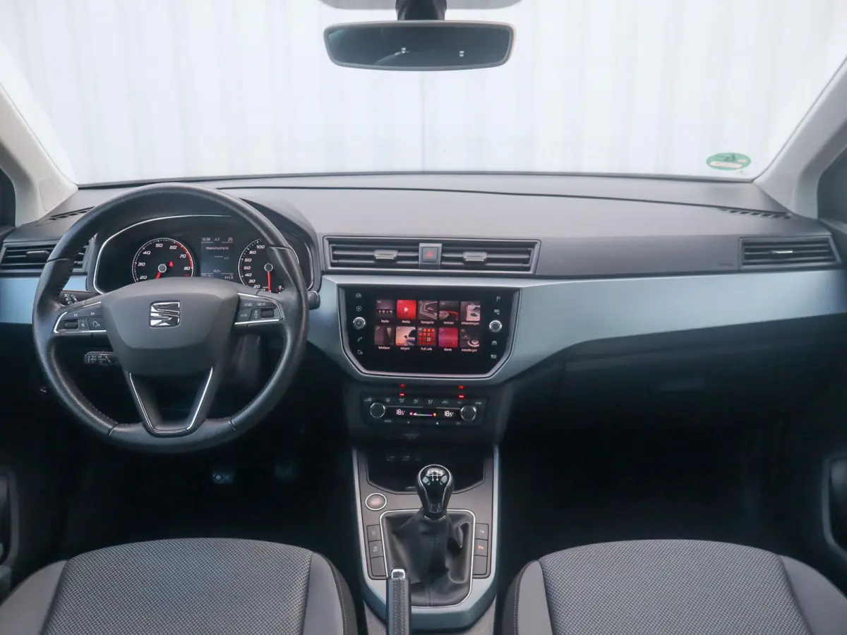 1.0 TSI 95pk Style Business Intense | Trekhaak | Navigatie | Achteruitrijcamera