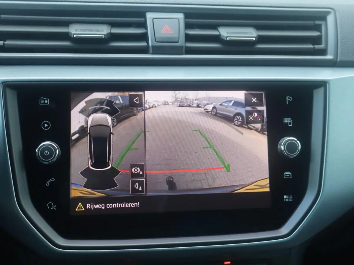 1.0 TSI 95pk Style Business Intense | Trekhaak | Navigatie | Achteruitrijcamera