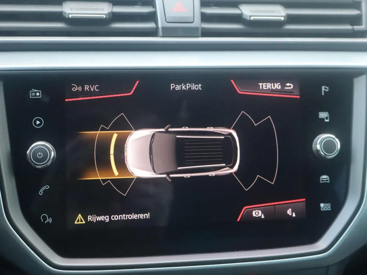 1.0 TSI 95pk Style Business Intense | Trekhaak | Navigatie | Achteruitrijcamera