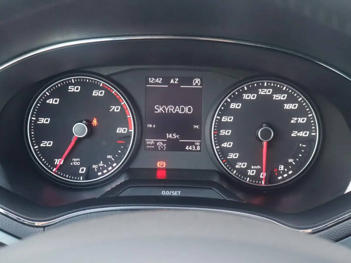 1.0 TSI 95pk Style Business Intense | Trekhaak | Navigatie | Achteruitrijcamera