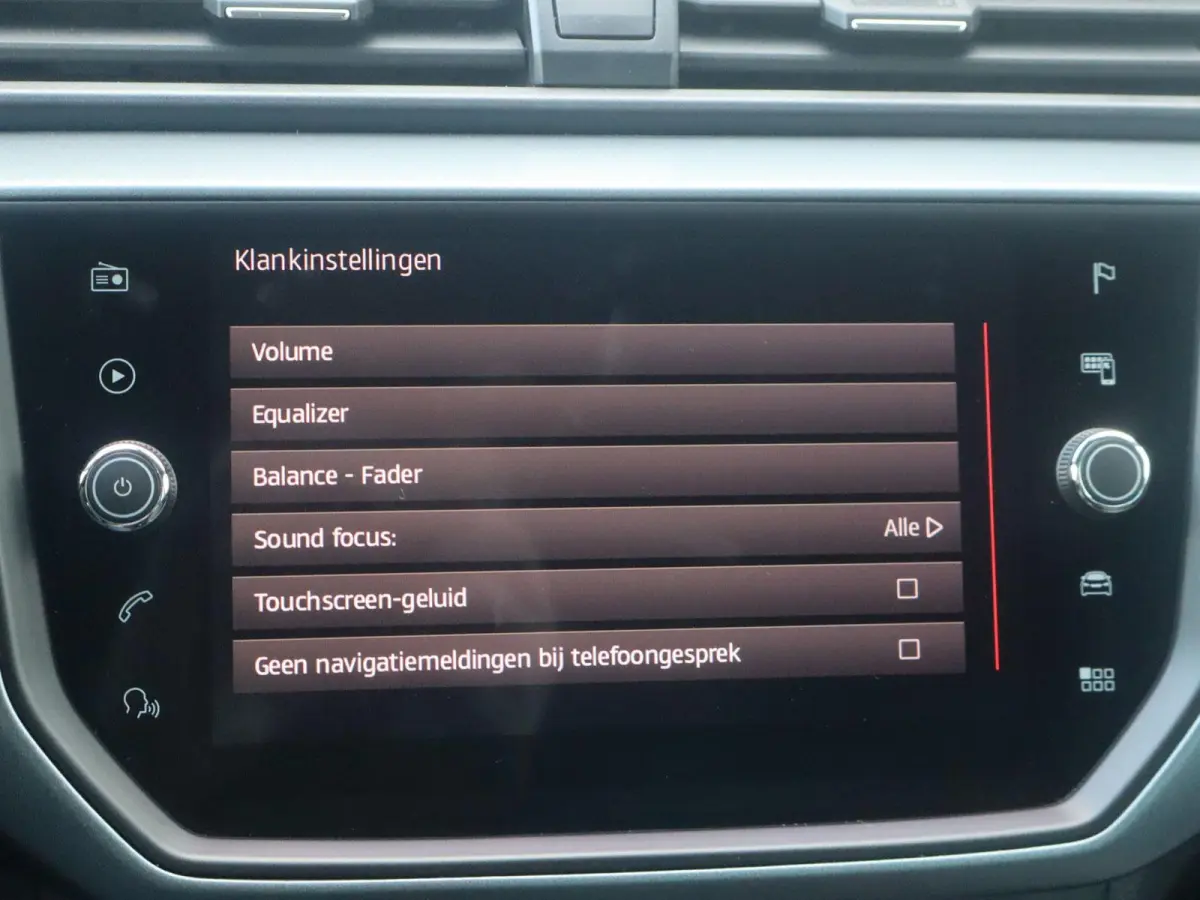 1.0 TSI 95pk Style Business Intense | Trekhaak | Navigatie | Achteruitrijcamera