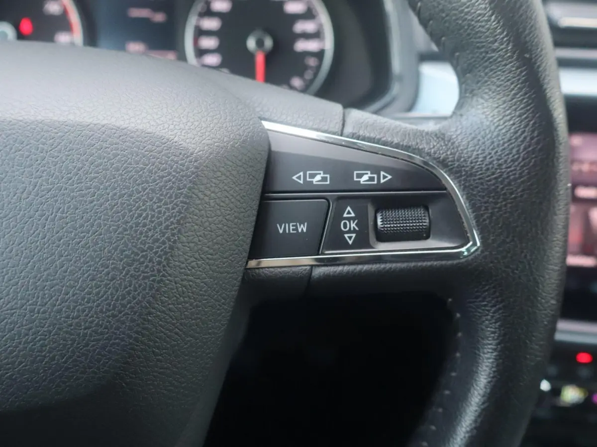 1.0 TSI 95pk Style Business Intense | Trekhaak | Navigatie | Achteruitrijcamera