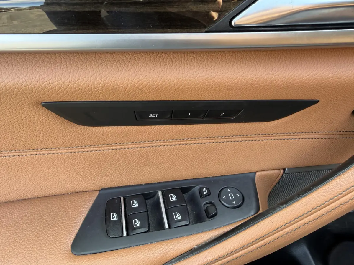 530d High Executive M-Sport | 360* Camera | Harmon Kardon | Navigatie | Stoelverwarming |