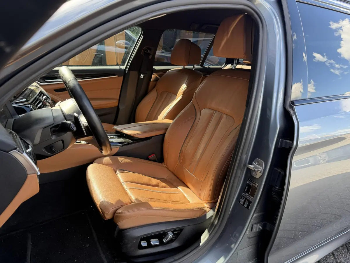 530d High Executive M-Sport | 360* Camera | Harmon Kardon | Navigatie | Stoelverwarming |